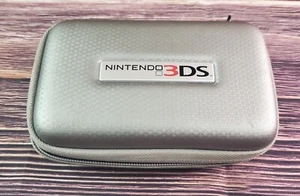 Custodia con cerniera morbida a marchio Nintendo 3DS grigio con licenza PowerA - Foto 1 di 6