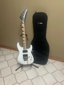 JACKSON X SERIES SLX DX SOLOIST SNOW WHITE WITH NEW SOFT CASE - Picture 1 of 8