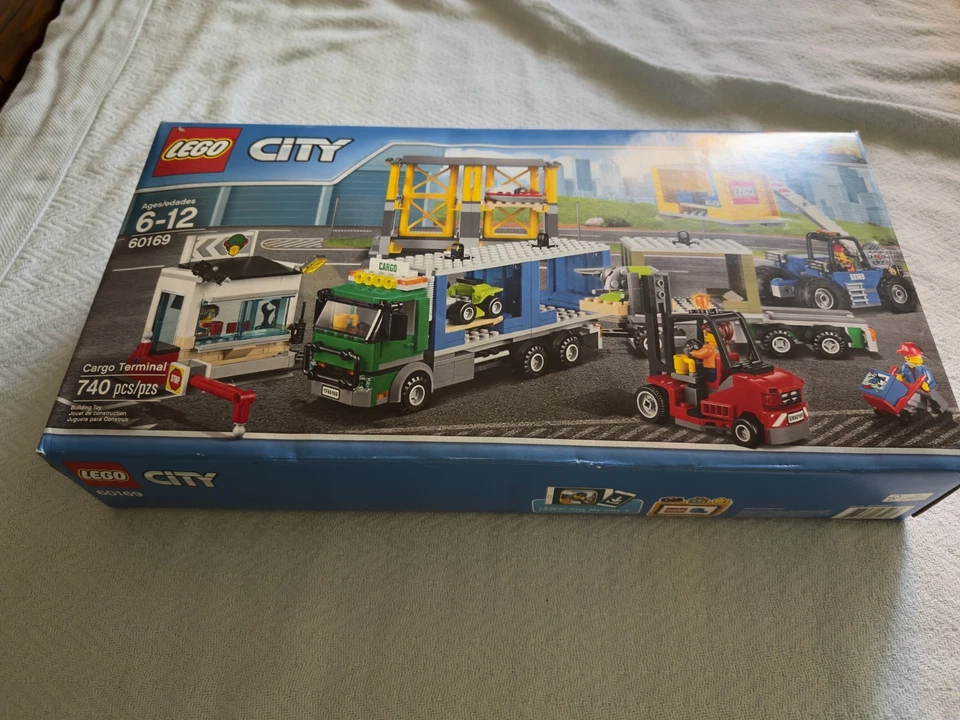 LEGO CITY: Cargo Terminal (60169) new in box - Image 1 of 2
