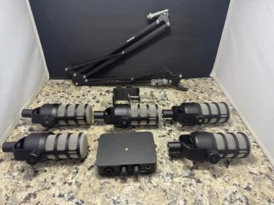 Lote de 5 micrófonos Rode PodMic Dynamic Podcasting XLR con interfaz Rode AI-1 Foto 1 de 4