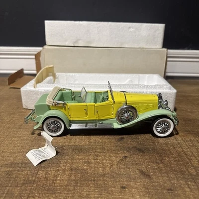 Vintage Franklin Mint 1930 Duesenberg J Derham Tourster 1:24 Scale Yellow/green - Image 1 of 4