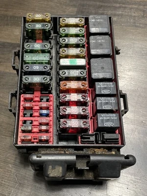 Caja de fusibles de motor diésel Powerstroke 99-03 Ford F250 F350 F450 Super Duty 7,3 CORTADA Foto 1 de 4