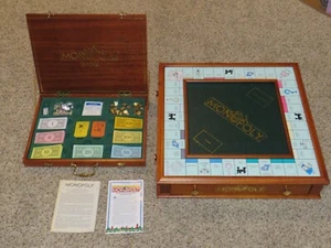2006 Danbury neuwertig Holz Monopoly mit Schubladen Drehbrett magnetisch - Bild 1 von 15