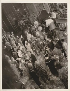 BED OF ROSES ORIGINAL PHOTOGRAPH BEHIND THE SCENES CONSTANCE BENNETT COBURN 1933 - Picture 1 of 2