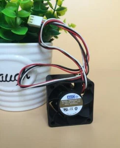 AVC DB0428B12U FAR DC 12V 0.66A 3-wire cooling fan - Picture 1 of 3