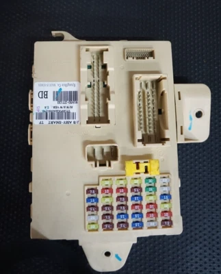 KIA OPTIMA 2011-2013 HÍBRIDO INTERIOR CABINA TABLERO FUSIBLES CAJA DE CONEXIONES BLOQUE FABRICANTE DE EQUIPOS ORIGINALES* Foto 1 de 3