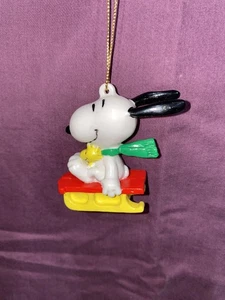 Vintage Peanuts Snoopy Woodstock auf Schlitten Weihnachtsbaum PVC Ornament (ToteA3) - Bild 1 von 7