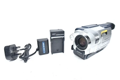 Sony Handycam CCD-TRV218E Camcorder Hi8 Tape 560x Night Vision Camera + Charger - Image 1 of 4