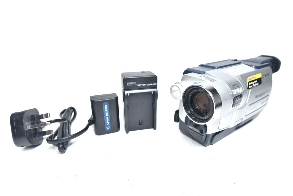 Sony Handycam CCD-TRV218E Camcorder Hi8 Tape 560x Night Vision Camera + Charger - Image 1 of 4