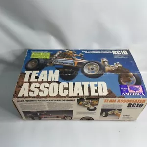 Team Associated RC10 A-Stamp 1ª Generación Encendedor Edinger Rodillo Dorado Manuales y Más - Imagen 1 de 14