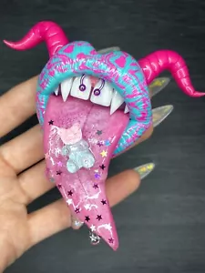 Phone grip. Blue & pink lips with saliva drops. - Picture 1 of 4