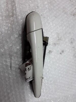 Manija exterior puerta trasera derecha R/R blanca BMW 325i Z-26P 2001 Foto 1 de 3