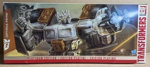 Platinum Edition Optimus Prime Year of the Goat Transformers Generations NEW - Picture 1 of 3