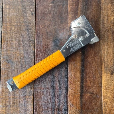 Arrow HT50 Hammer Tacker Staple Gun (EUA) - Imagem 1 de 4