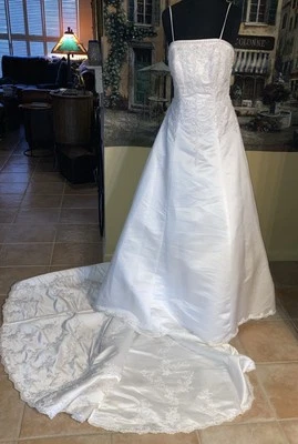 Vestido de novia Alfred Angelo blanco satinado sin tirantes largo estilo tren 1114 10 Foto 1 de 4