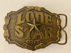 Vintage 1975 Lone Star Bier Messing Gürtelschnalle Flaschenöffner Rückseite 3 3/4” x 2 3/4” - Bild 1 von 4