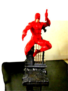 Diamond Select Toys Marvel Gallery: Daredevil (Comic Version) Pvc Figure 9" 