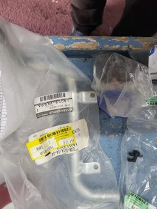 GENUINE NISSAN NAVARA D22 2.5 METAL WATER HEATER FEED PIPE 14053 VK50A - Picture 1 of 2