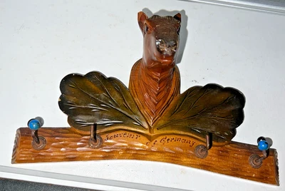 Антикварная винтажная стойка для ключей ручной работы, олень и листья Шварцвальда. Без рогов. - Изображение 1 из 4