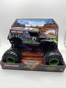 OFFICIAL MONSTER JAM Truck GRAVE DIGGER 1:24 Scale Die-Cast True Metal Series 23 - Picture 1 of 4