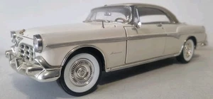 Chrysler Imperial 1955 modelo exclusivo 1:18 techo blanco y dorado coche diecast - Imagen 1 de 9