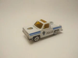 Yatming (?) Chevrolet Pickup police wrecker, white 1/64 scale - Zdjęcie 1 z 5