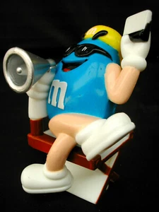 * M&M'S FIGURINE BOUCHON REALISATEUR CACAHUETE BLEUE 2001 SANS SOCLE 7cm haut - Picture 1 of 1
