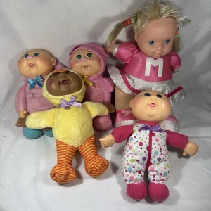 Paquete de 4 muñecas parlantes Cabbage Patch Kids + Munchkin Cheers de colección y lindo - Imagen 1 de 22