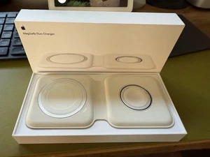 GENUINE APPLE MAGSAFE DUO CHARGER BOXED - Zdjęcie 1 z 12
