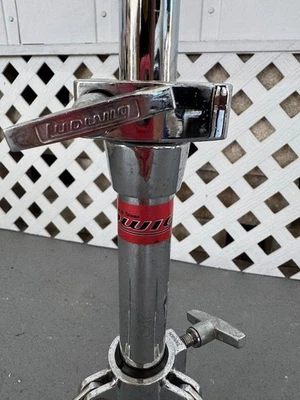 Soporte de tambor Ludwig - Hecho en Taiwán - Modelo de estudiante ligero - Totalmente divertido Foto 1 de 4