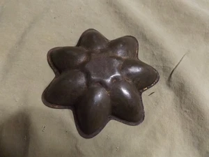 Primitive Antique Tin Cookie Baking Mold Star Middle 7 Petal Flower 3 3/8" - Picture 1 of 3