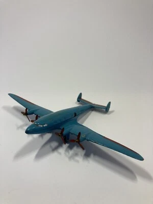 Dinky Toys 62R De colección Forro Cuatro Motores Raro Cuerpo Azul Claro con Borde Rojo Foto 1 de 4