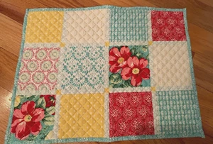 Table mat, quilted bright color fabric looks like patched, new 18.5 x 13.5 - Picture 1 of 8