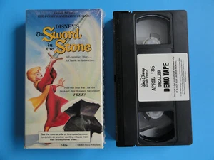 SELTEN 1986 DISNEY HÄNDLER VERKAUF & VORSCHAU VHS - SCHWERT UND DER STEIN / NATTY GANN - Bild 1 von 12