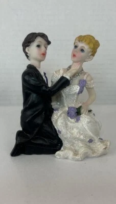 Topper de pastel de boda vintage de porcelana para novia y novio de 4 pulgadas de alto Foto 1 de 4