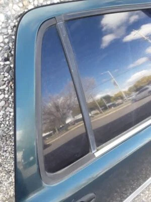 Ventana de cristal de ventilación de puerta trasera derecha R/R 1998 Honda CRV CR-V L-6-B-P Foto 1 de 2