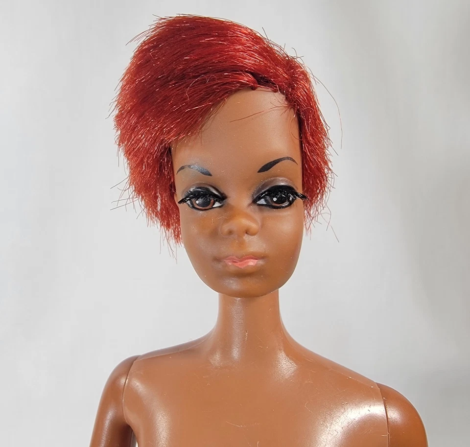 Muñeca Barbie afroamericana vintage Julia Twist N Turn pelirroja 1966 enfermera de televisión Foto 1 de 4