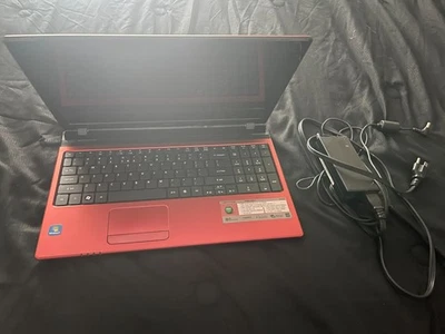 Acer Aspire 5560 con UBUNTU 22 Foto 1 de 4