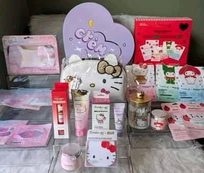 Hello Kitty x The Creme Shop 50th + Paquete Dorado Belleza, Juego de Regalo Facial 21 piezas Nuevo en Caja Foto 1 de 4