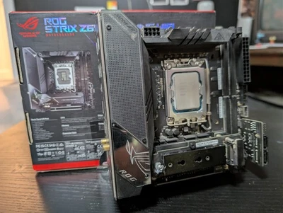 Combo de placa base y CPU ASUS Strix Z690-I e Intel Core i7-13700K usado con caja Foto 1 de 4