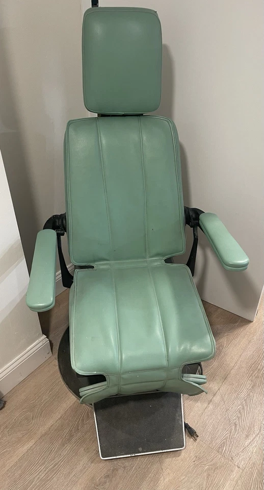 SILLA DE EXAMEN RELIANCE 980 HFC RESTAURADA ELÉCTRICA/HIDRÁULICA CON PEDAL ELÉCTRICO Foto 1 de 2