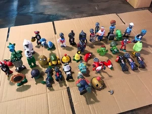 PLANTS VS ZOMBIES GW2 CRAZY DAVE GIRASOLE ZOMBIE PEA SHOOTER MINER JAZWARES INC - Foto 1 di 24