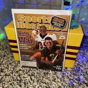 SPORTS ILLUSTRATED Ken Simonton & Joey Harrington August 13, 2001 Magazine - Picture 1 of 2