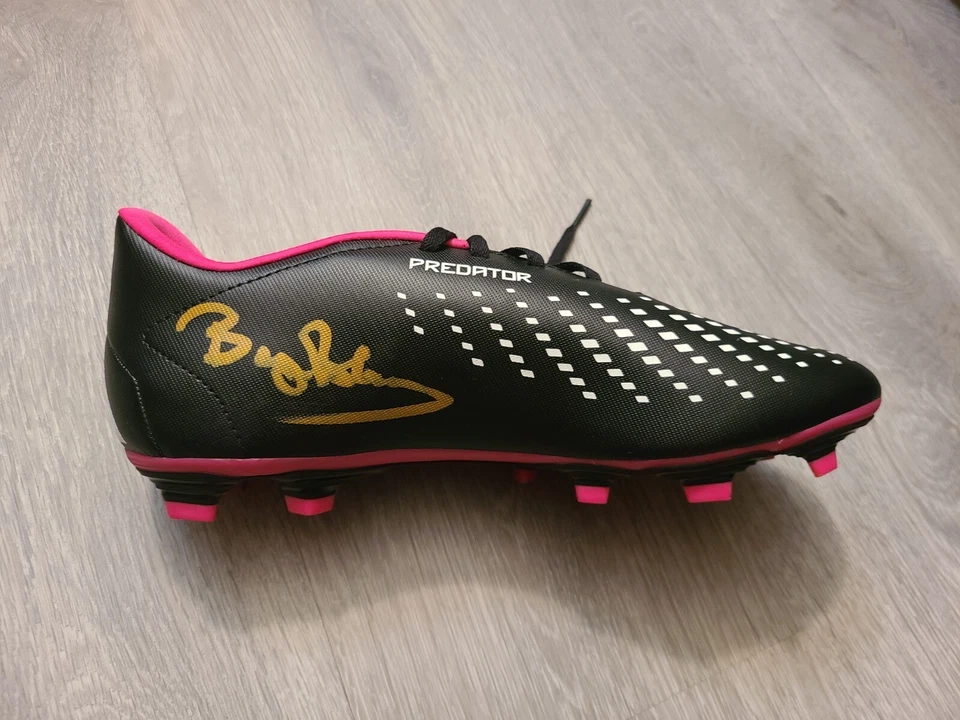 布莱恩·罗布森签名足球钉鞋 — 第 1/4 张图片