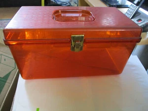 Caja de costura translúcida Wil-Hold Wilson de plástico ámbar naranja con bandeja - Imagen 1 de 13