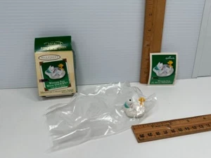 Hallmark Ornament Peanuts Winter Fun with Snoopy Miniature Clip On NIB 2003 New - Picture 1 of 14