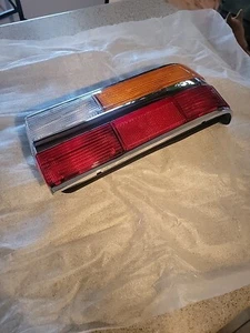 NUEVO...Luz trasera derecha BMW E28 535I 524td 528e 533I 178 k millas OEM - Imagen 1 de 7