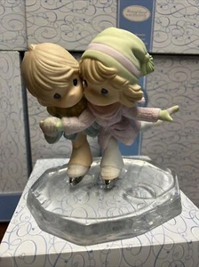 Precious Moments 910065 Our Love Makes A Lasting Impression 510/5000 Limited Ed. - Picture 1 of 19