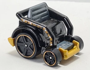 Silla con ruedas Hot Wheels 2018 negra/dorada FYB64 1,64 Malasia suelta - Imagen 1 de 12