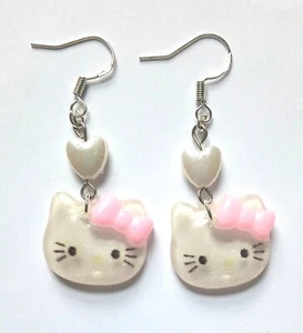 Cute handmade *Hello Kitty* pearl hearts earrings - Picture 1 of 4